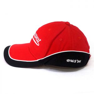 หมวกแก๊ปตัดต่อสีแดงดำ