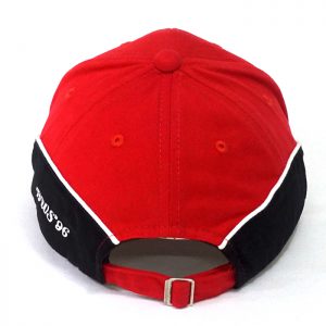 หมวกแก๊ปตัดต่อสีแดงดำ